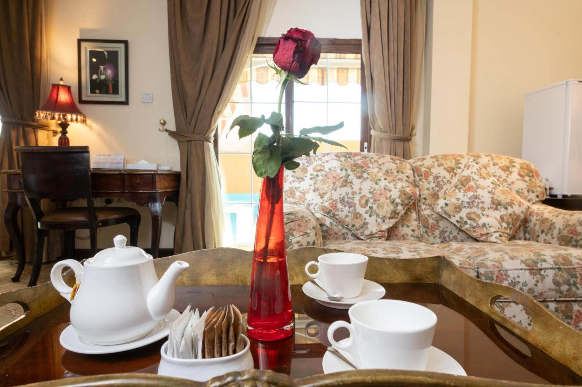 The Convention Center & Royal Suites Hotel Кувейт Экстерьер фото