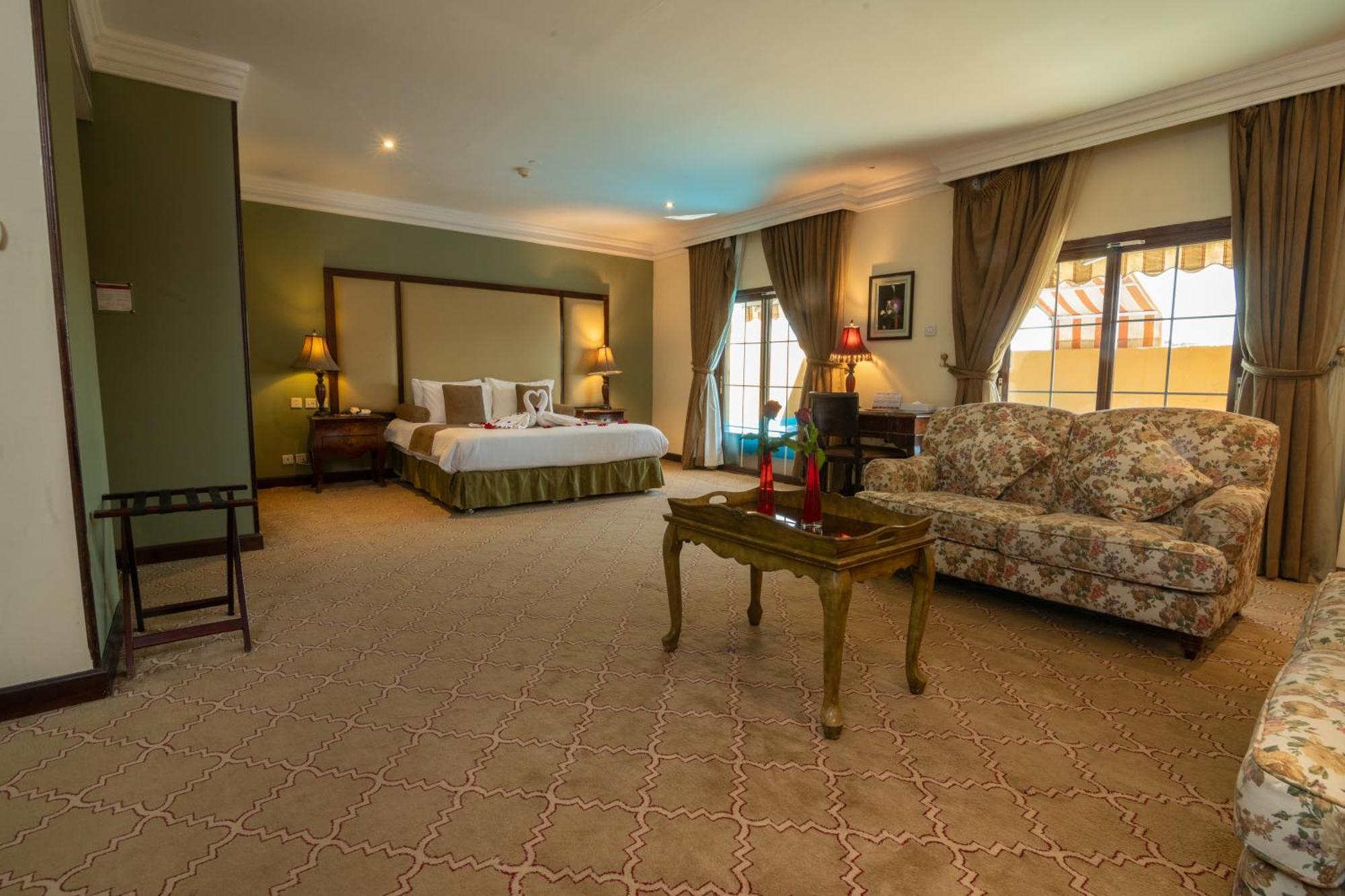 The Convention Center & Royal Suites Hotel Кувейт Экстерьер фото